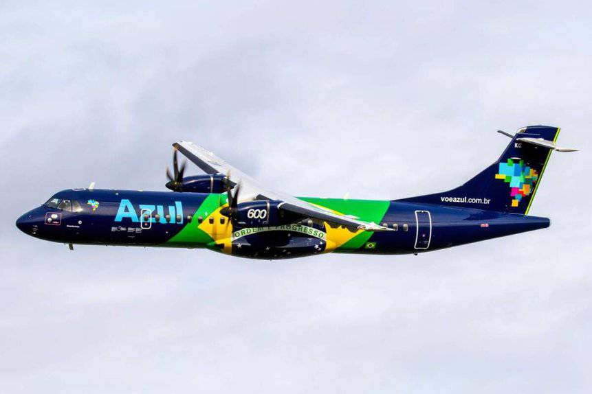 Azul ATR 72-600 Bandeira do Brasil Ucrânia avião velho passageiros turboélice Azul voos Fernando de Noronha Aeroporto Experience Awards Voos extras Carnaval