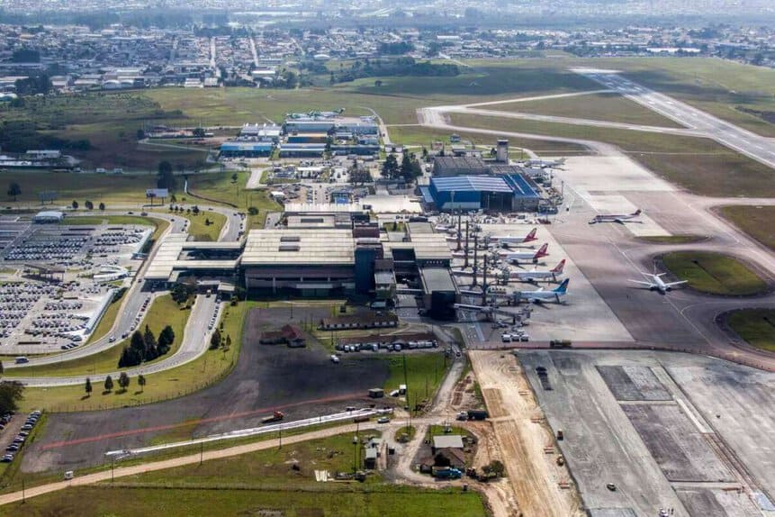 Aeroporto de Curitiba CCR Aeroportos recarga elétrica carros