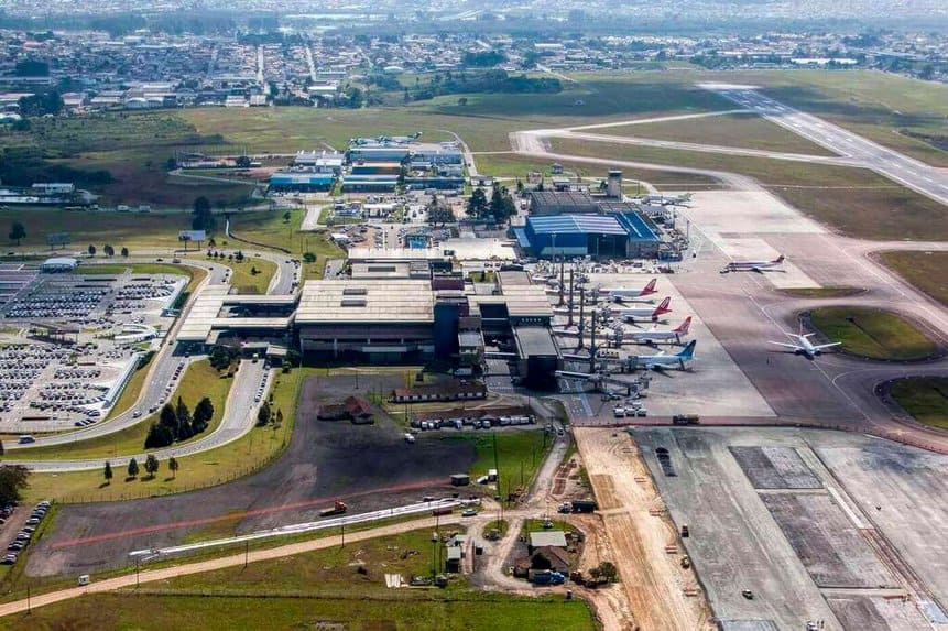 Aeroporto de Curitiba CCR Aeroportos recarga elétrica carros