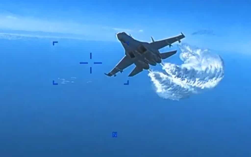 Colisão de caça Su-27 da Rússia levou à queda do drone MQ-9 Reaper dos EUA, escalando tensões entre os países. Imagem: EUCOM.