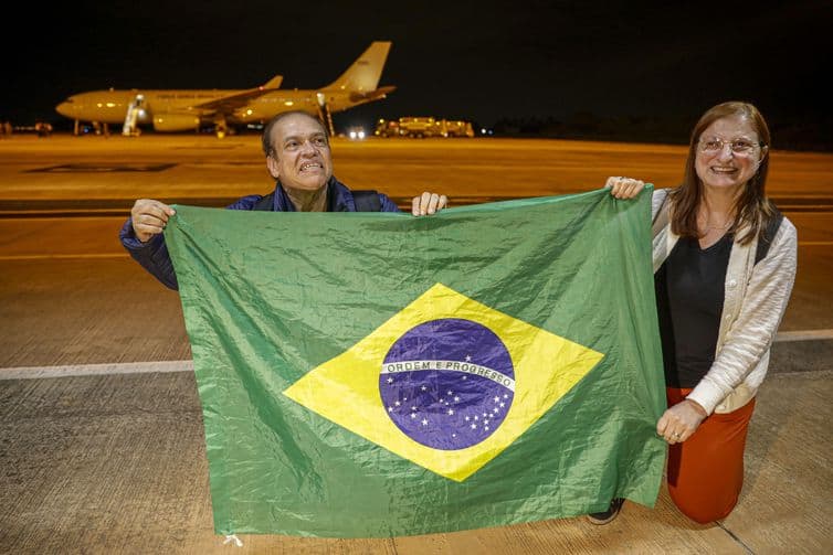 Voo FAB Cidadãos brasileiros Israel Airbus A330 KC-30