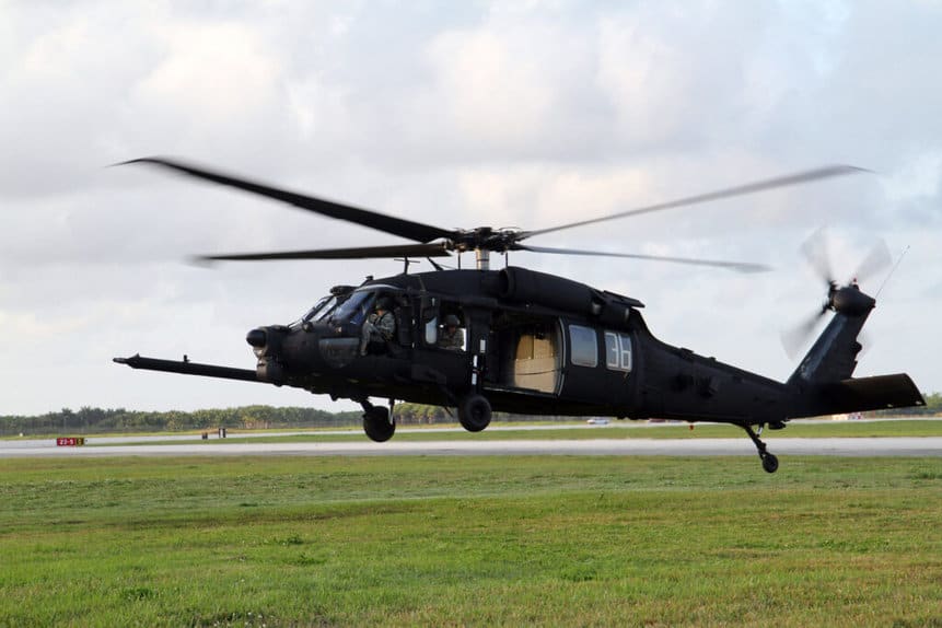 Helicóptero MH-60 Black Hawk das operações especiais do Exército dos EUA. Foto: Alex Licea/DoD.