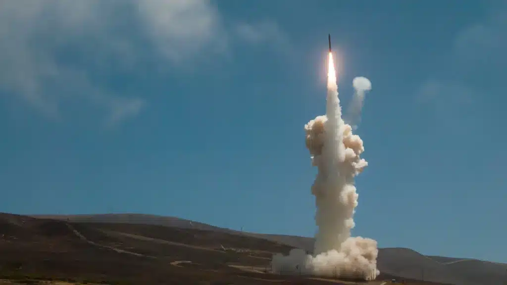 Lançamento de um míssil do sistema de defesa antimísseis GMD. Foto: Agência de Defesa de Mísseis.