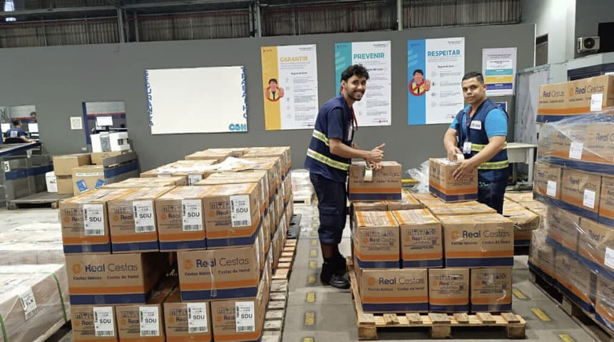 Avião Solidário da LATAM transporta gratuitamente até o Rio de Janeiro três toneladas de cestas básicas para as vítimas das fortes chuvas na capital fluminense. Crédito: Divulgação LATAM