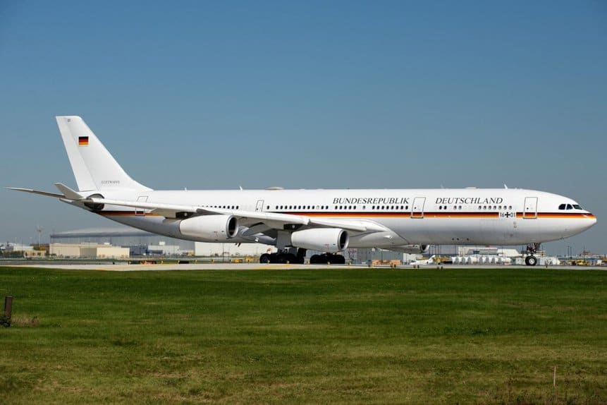 Airbus A340-300 da Alemanha, aposentado em 2023. Foto: BriYYZ via Wikimedia.