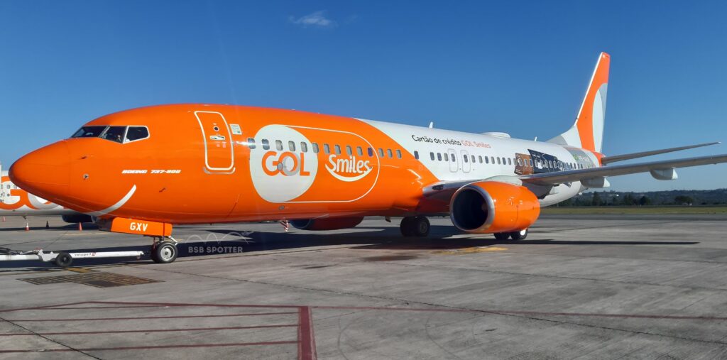 Avião GOL Smiles 737-800 pintura especial programa fidelidade