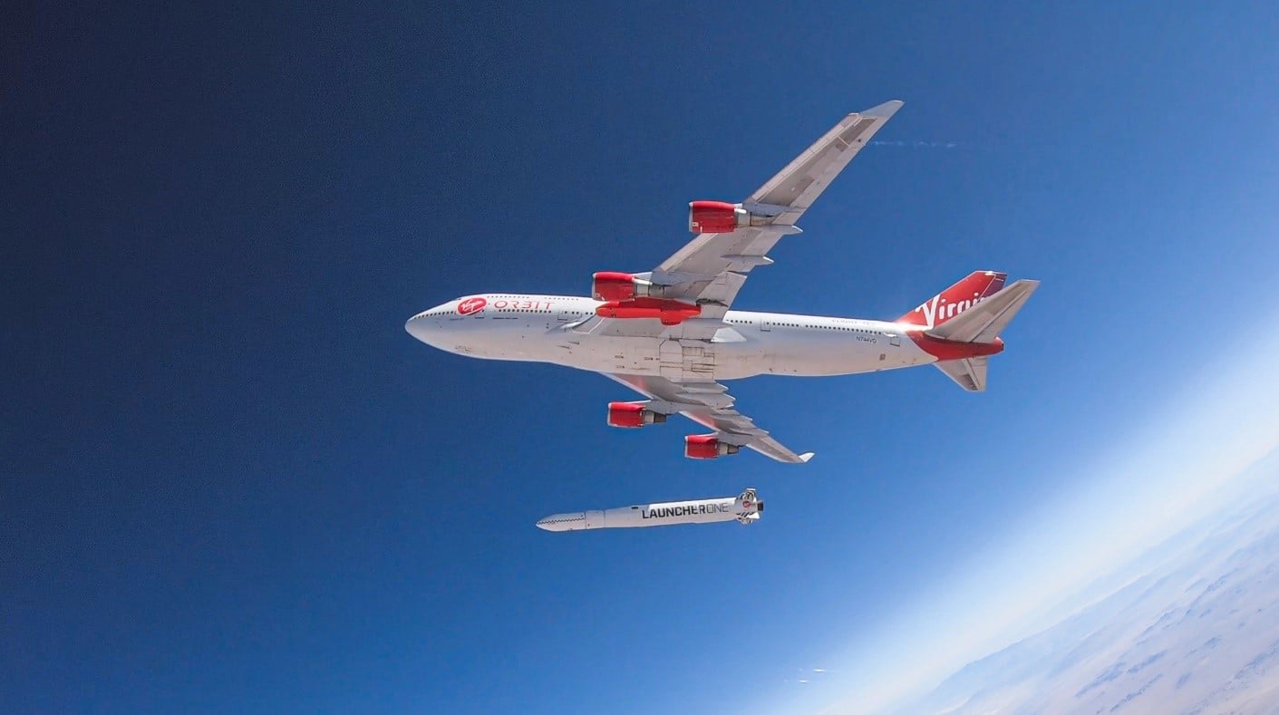 LauncherOne após release do Boeing 747 batizado de “Cosmic Girl” (Fonte: Virgin Orbit/Greg Robinson).