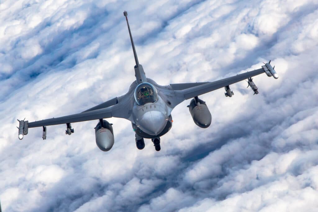 Segundo portal Janes, FAB estaria negociando compra de 24 caças F-16 dos Estados Unidos. Foto: USAF.