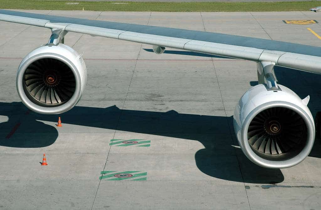 Qual a razão dos motores do Airbus A340 serem tão pequenos?