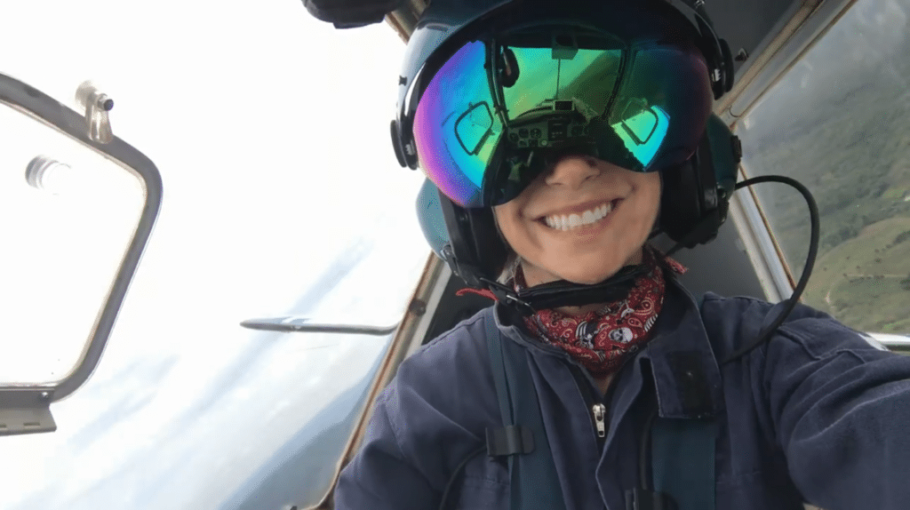 Apaixonada pela profissão, Juliana Torchetti faleceu aos 45 em um acidente aéreo nos Estados Unidos. Pioneira aviadora brasileira estava combatendo um incêndio florestal. Foto: Arquivo pessoal via Canal Rural.