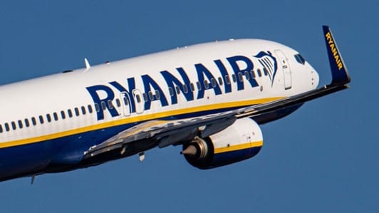 Ryanair registra aumento de 11% no tráfego e alcança recorde em junho.